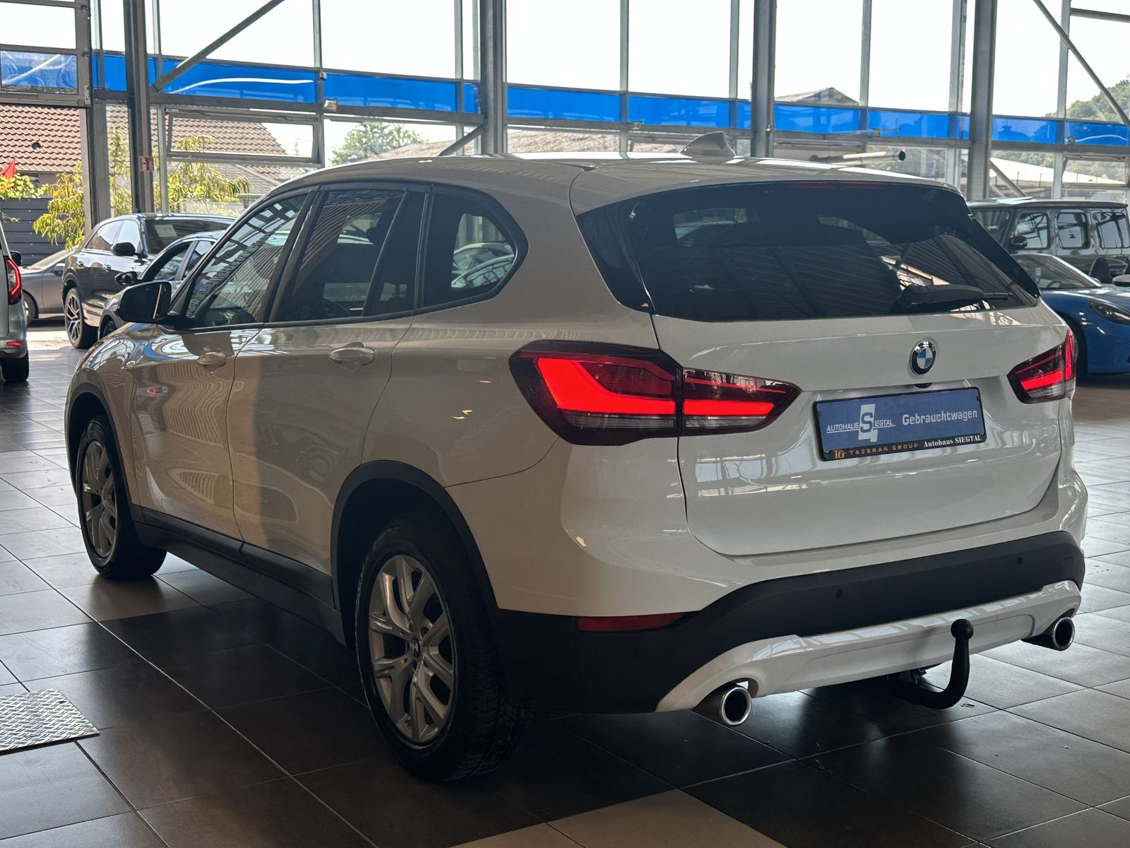 BMW X1 18d Advantage sDrive Navi R.Cam AHK LED SHZ foto 4