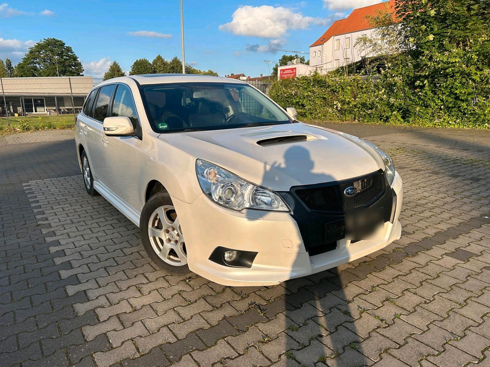 Subaru Legacy 2010 — interior