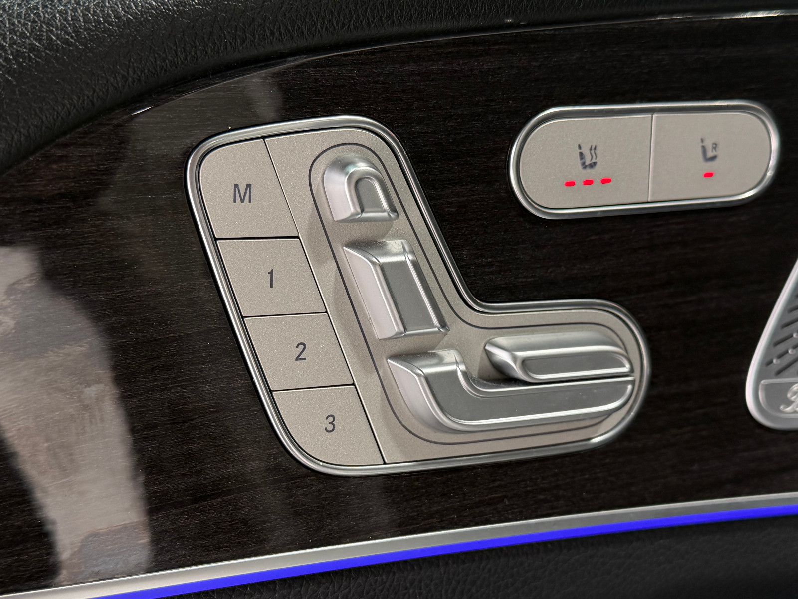 Fahrzeugabbildung Mercedes-Benz GLE 450 /AMG/PANO/BURMESTER/360°/AMBIENTE