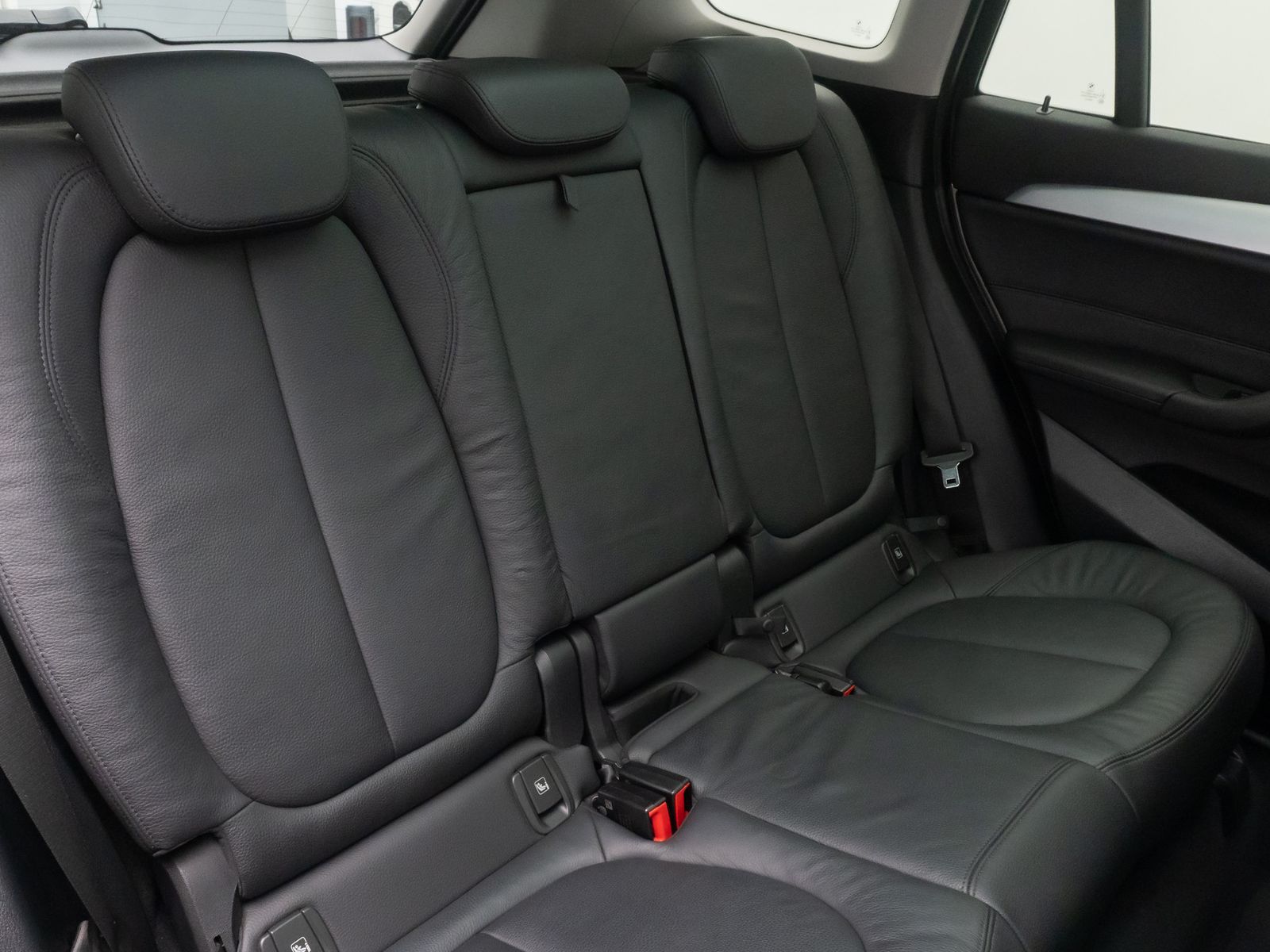 Fahrzeugabbildung BMW X1 xD18d Panorama Kamera DAB HiFi MSport Leder