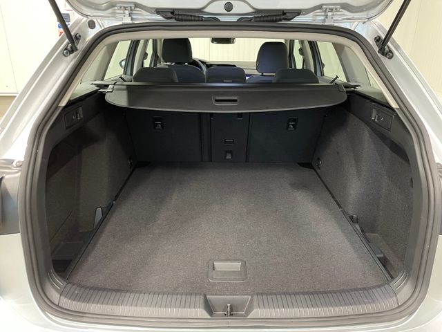 Golf VIII Variant Life 2.0 TDI NAVI ACC