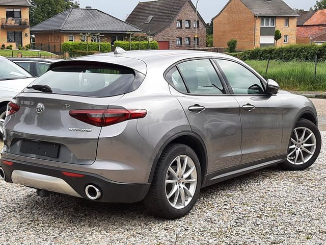 Alfa Romeo Stelvio Super  Teilleder/NAVI/ Euro6/Kamera