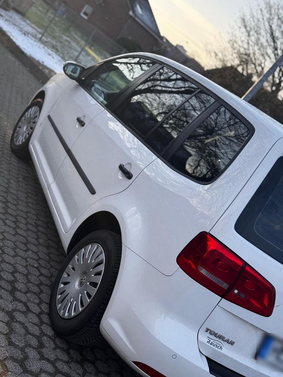 Volkswagen Touran 2011 — photo 10