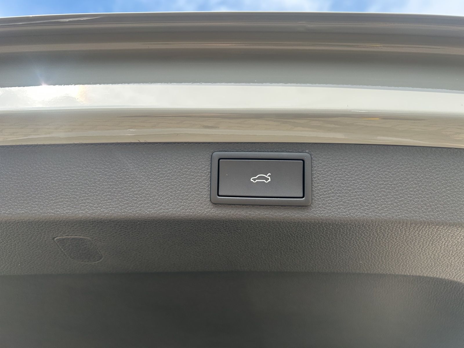 Fahrzeugabbildung SKODA Karoq 2.0 TSI Sportline 4x4 AHK MATRIX ACC
