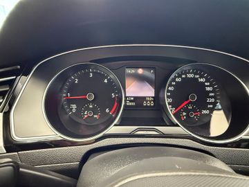 Volkswagen Passat BusinessR.Kamera1.HdCarPlaySHZ V+H
