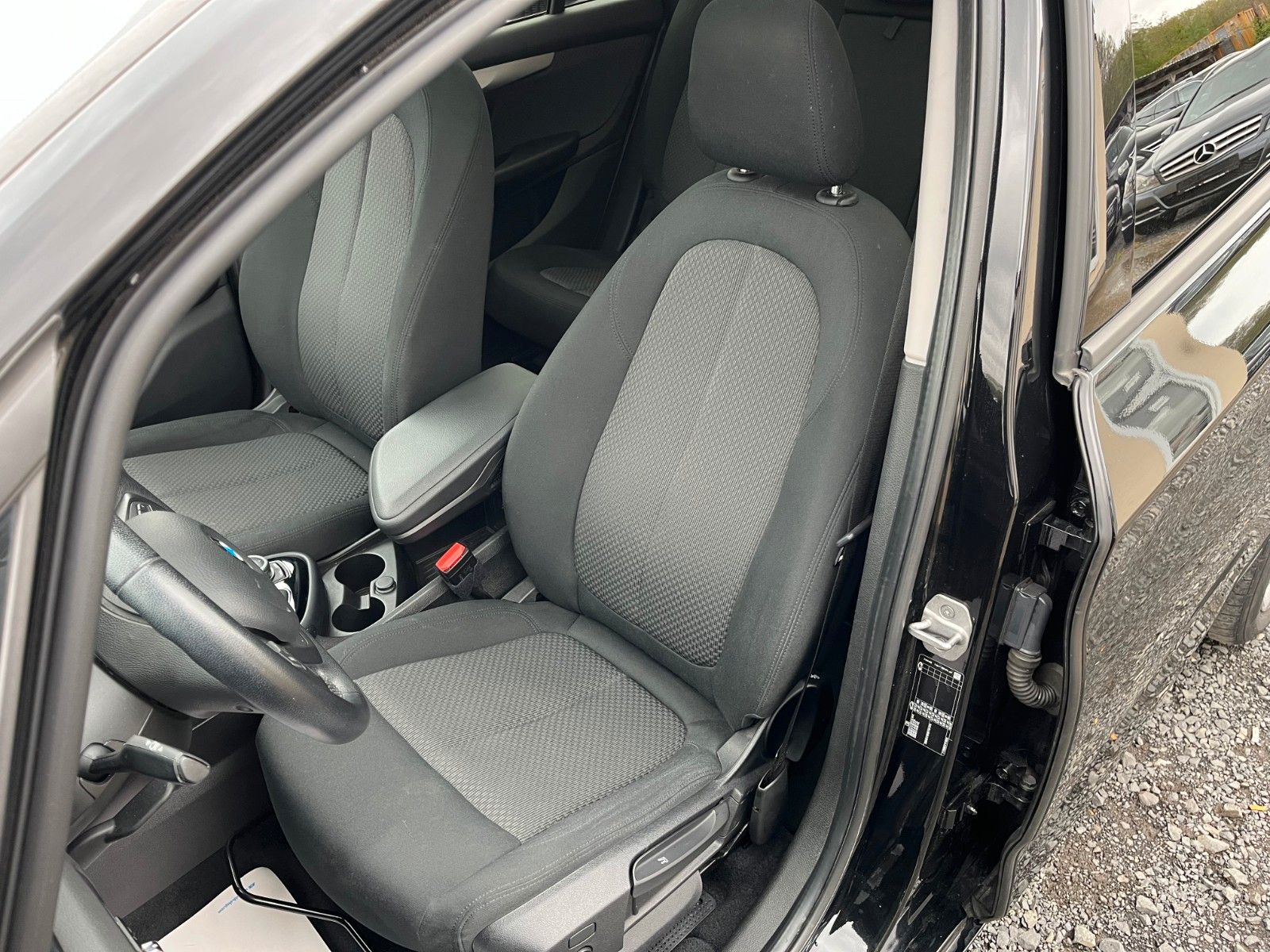 Fahrzeugabbildung BMW 218d Gran Tourer Aut. Navi AHK Panorama 2.HD PDC