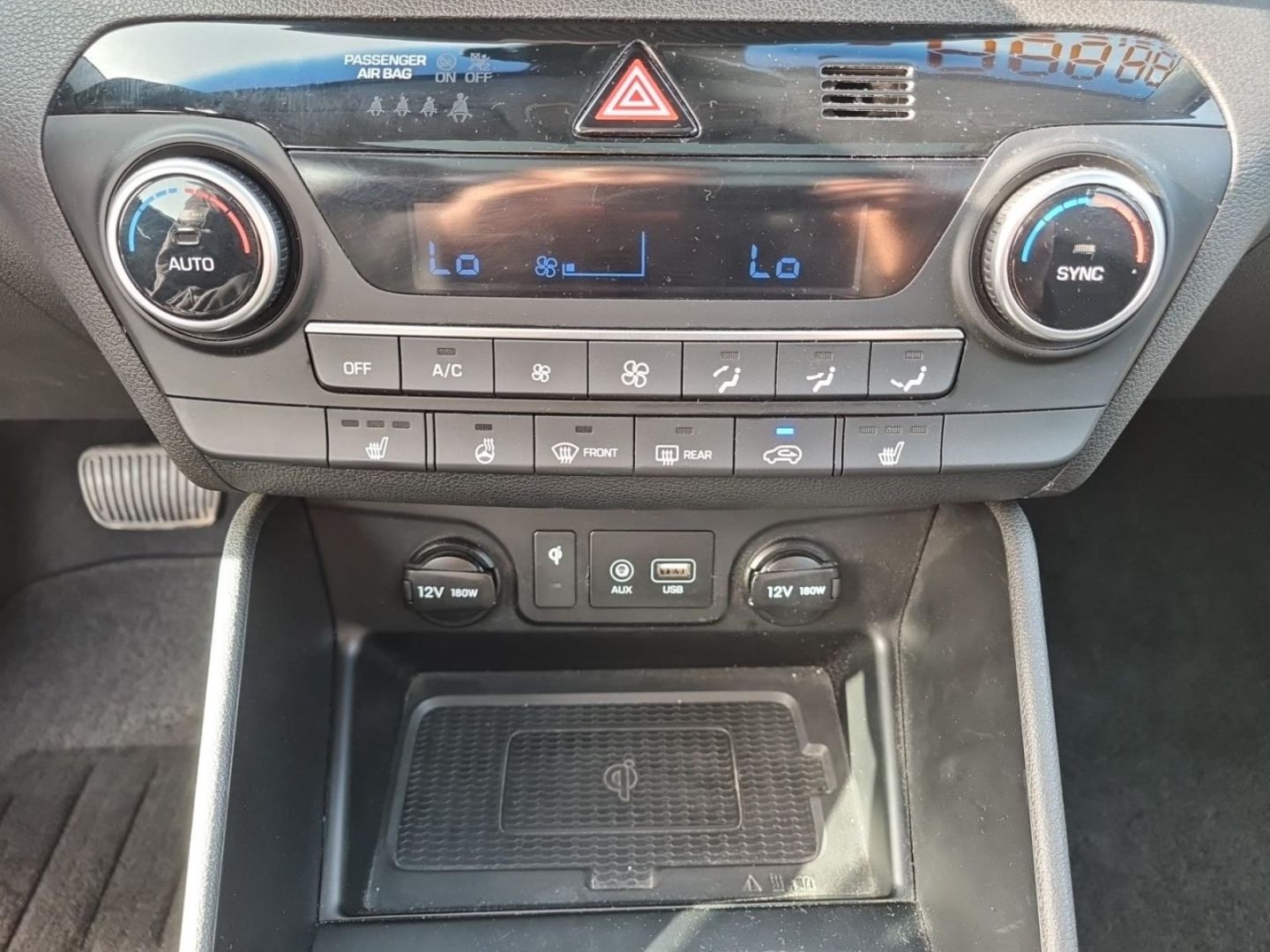 Fahrzeugabbildung Hyundai Tucson TREND 1.6 CRDi PANO+NAVI+PDC+KLIMA+SHZ