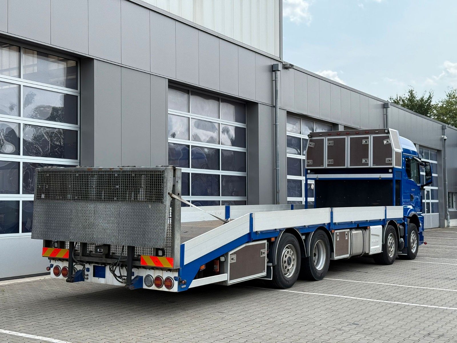Fahrzeugabbildung MAN TGS 35.510 8x2 Maschinentransporter & Retarder
