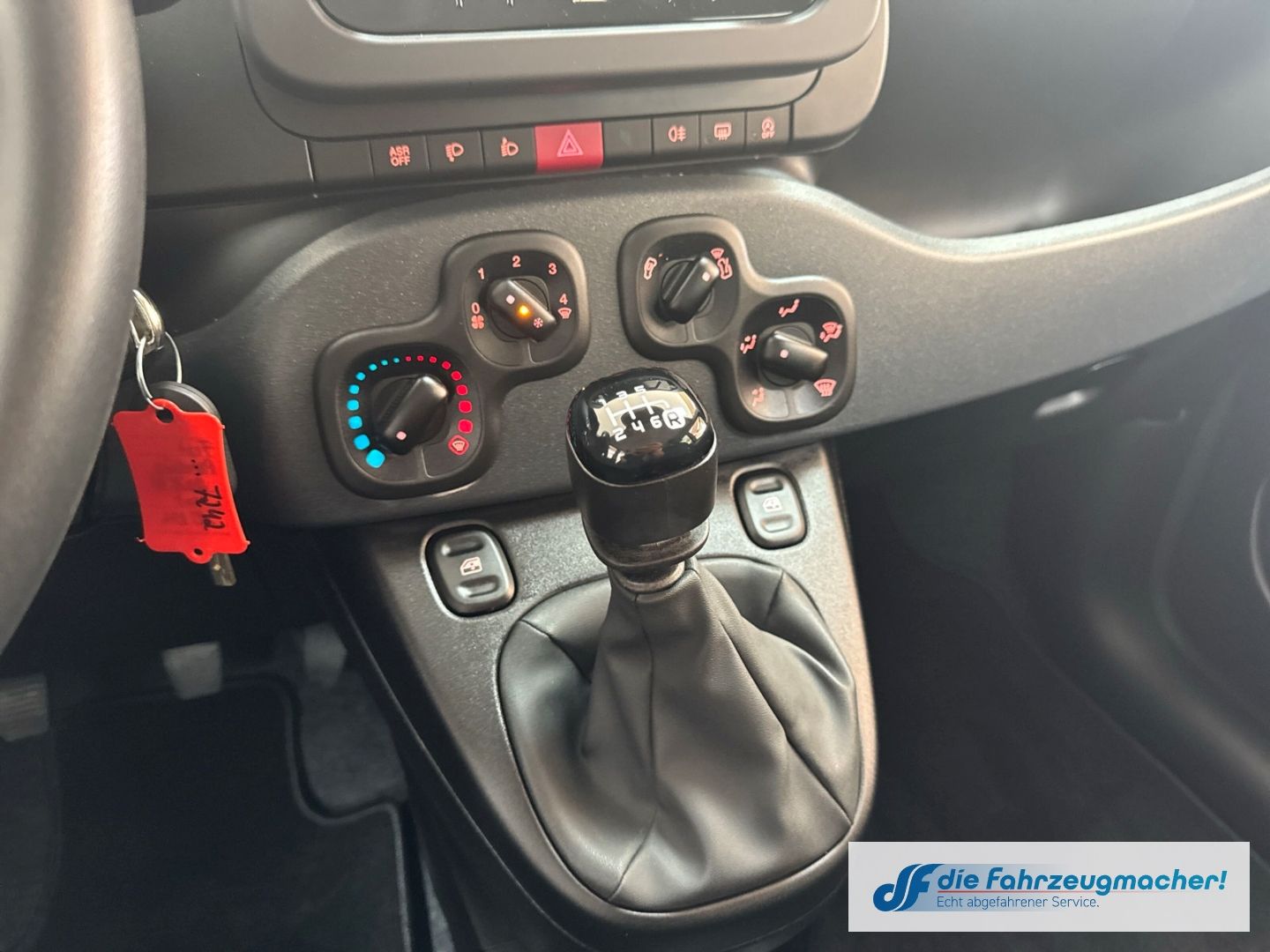 Fahrzeugabbildung Fiat Pandina Hybrid Icon Tempomat Digitales Cockpit D