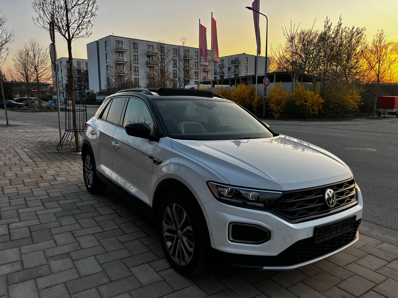 Volkswagen T-Roc 2.0 TDI DSG Sport Pano Kam foto 4