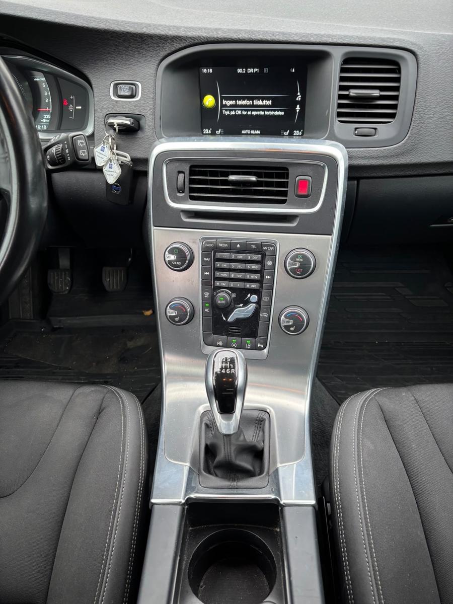 Volvo V60 2014 — photo 9