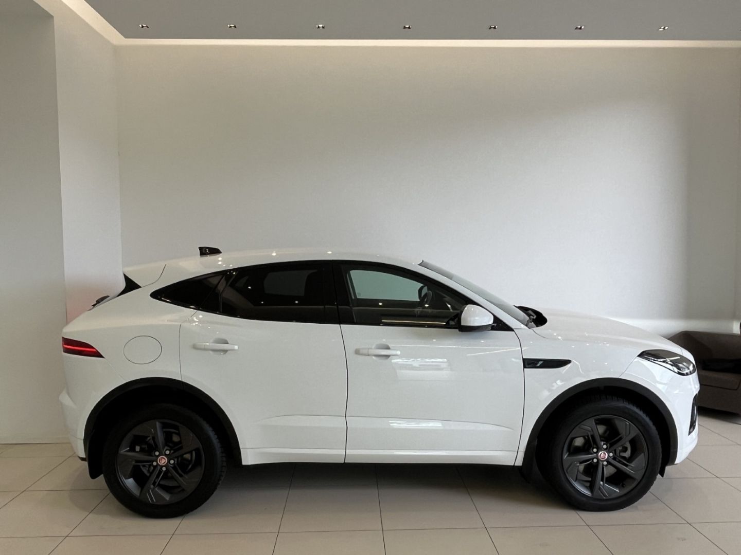 Fahrzeugabbildung Jaguar E-Pace D200 R-Dynamic SE AWD HUD/AHK elk.