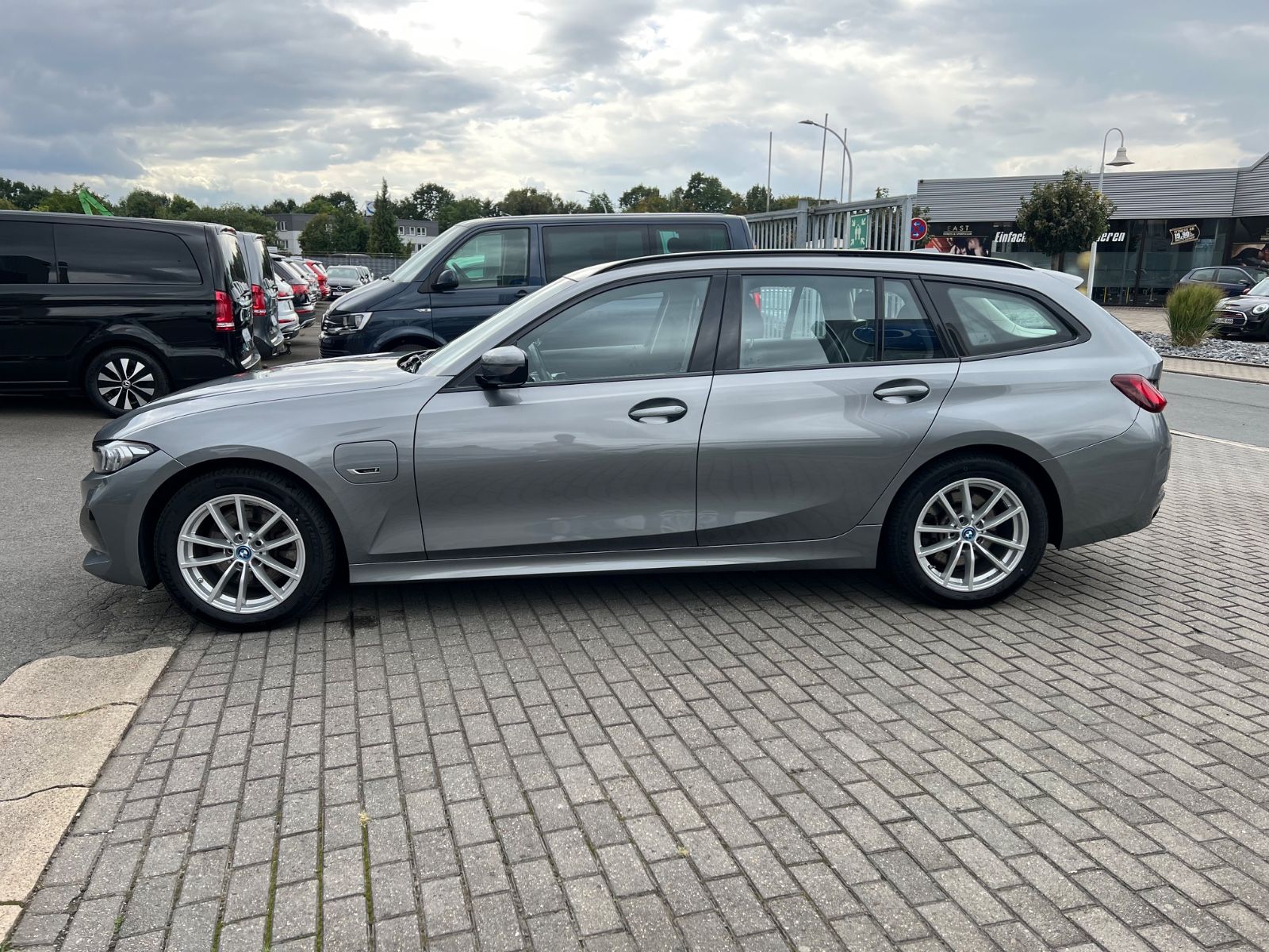 BMW 330e Touring ACC+AHK+Spur+Sportsitze Sensatec imagem 2