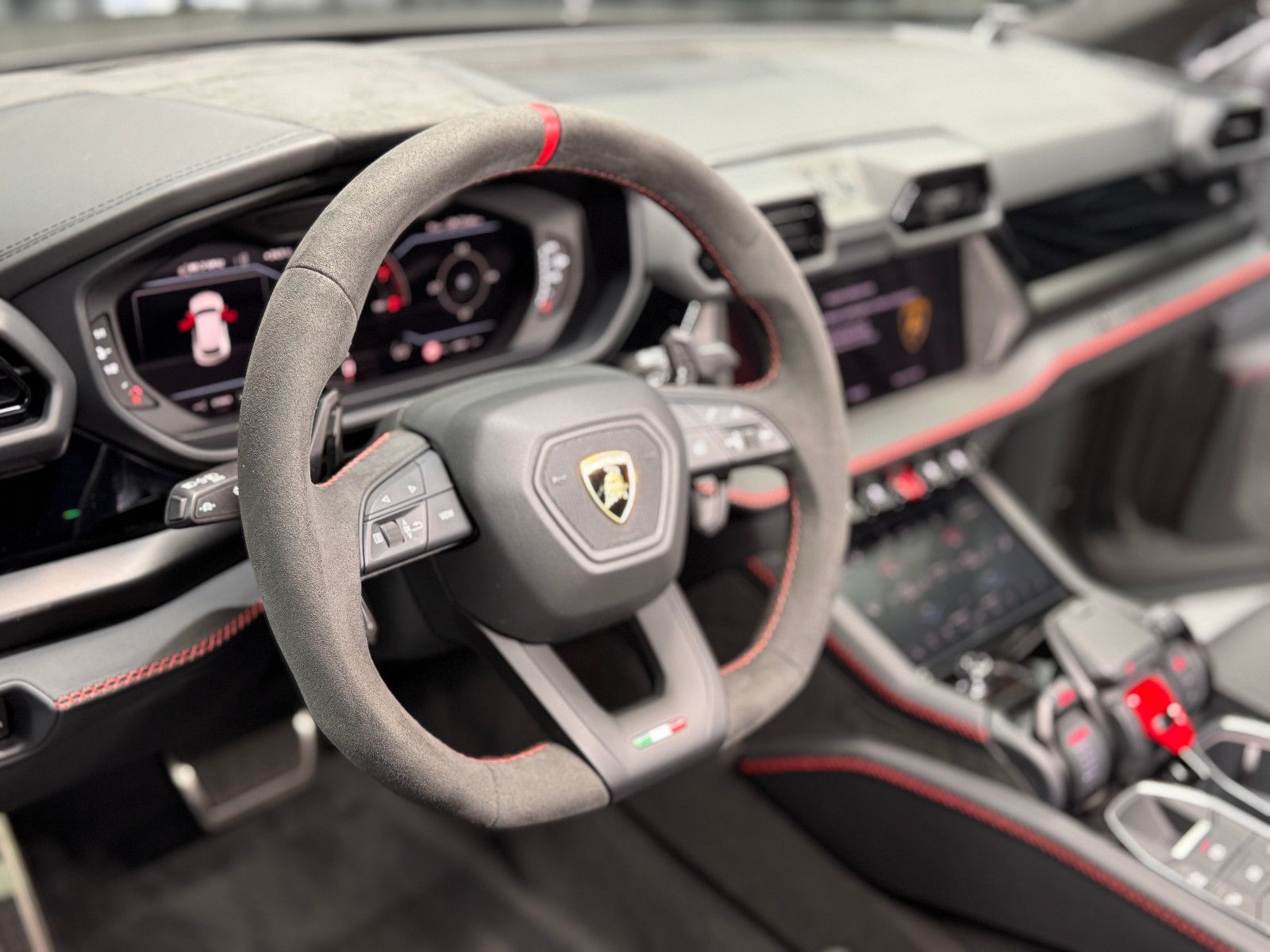 Fahrzeugabbildung Lamborghini URUS SE|BANG/OLUFSEN|PANO|MY25|BLANCO COC