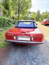 Mercedes-Benz SL 560 - rote Mercedes-Benz SL 560