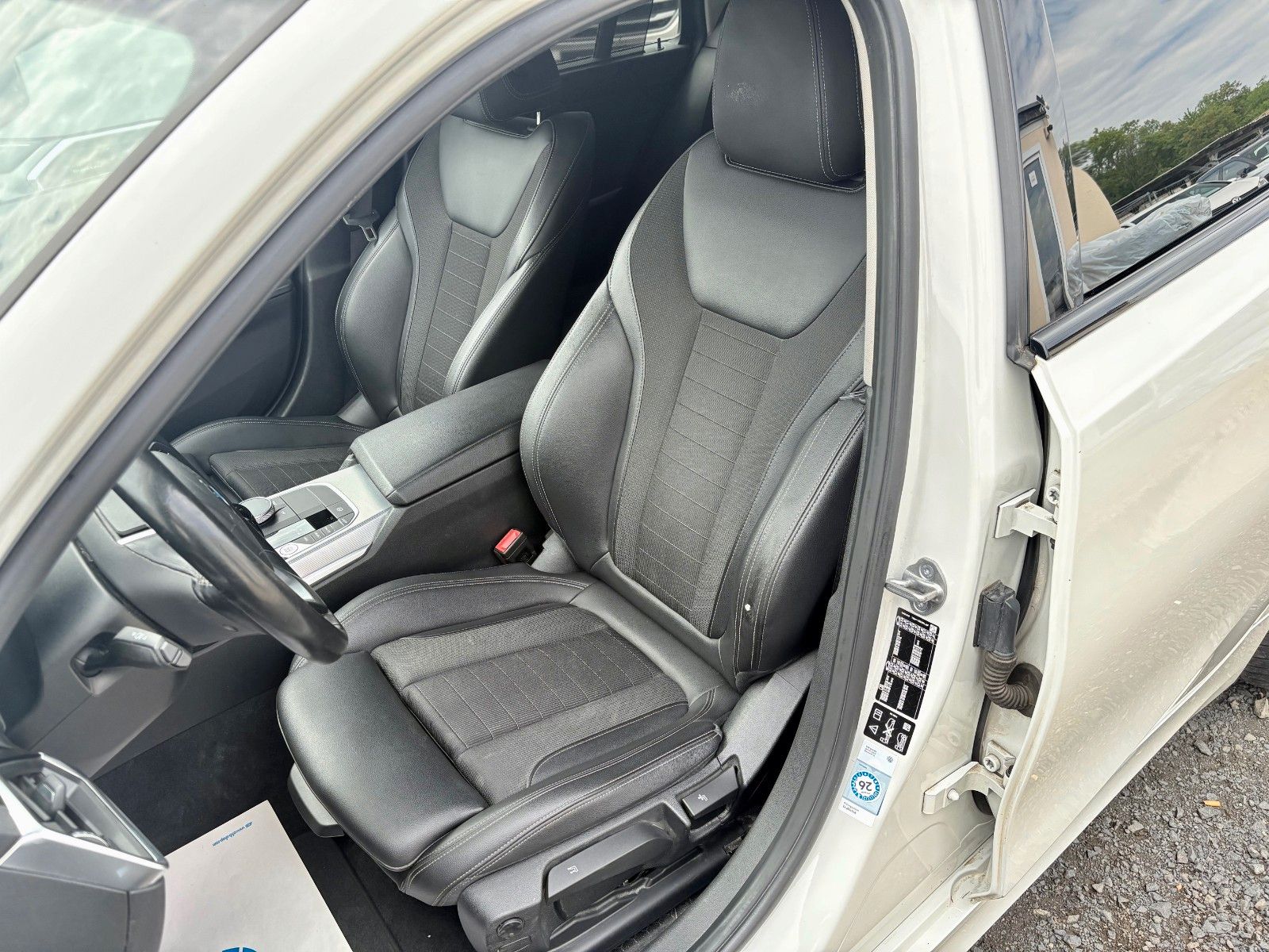 Fahrzeugabbildung BMW 320d xDrive SPORT LINE Navi Laser Standhz Leder