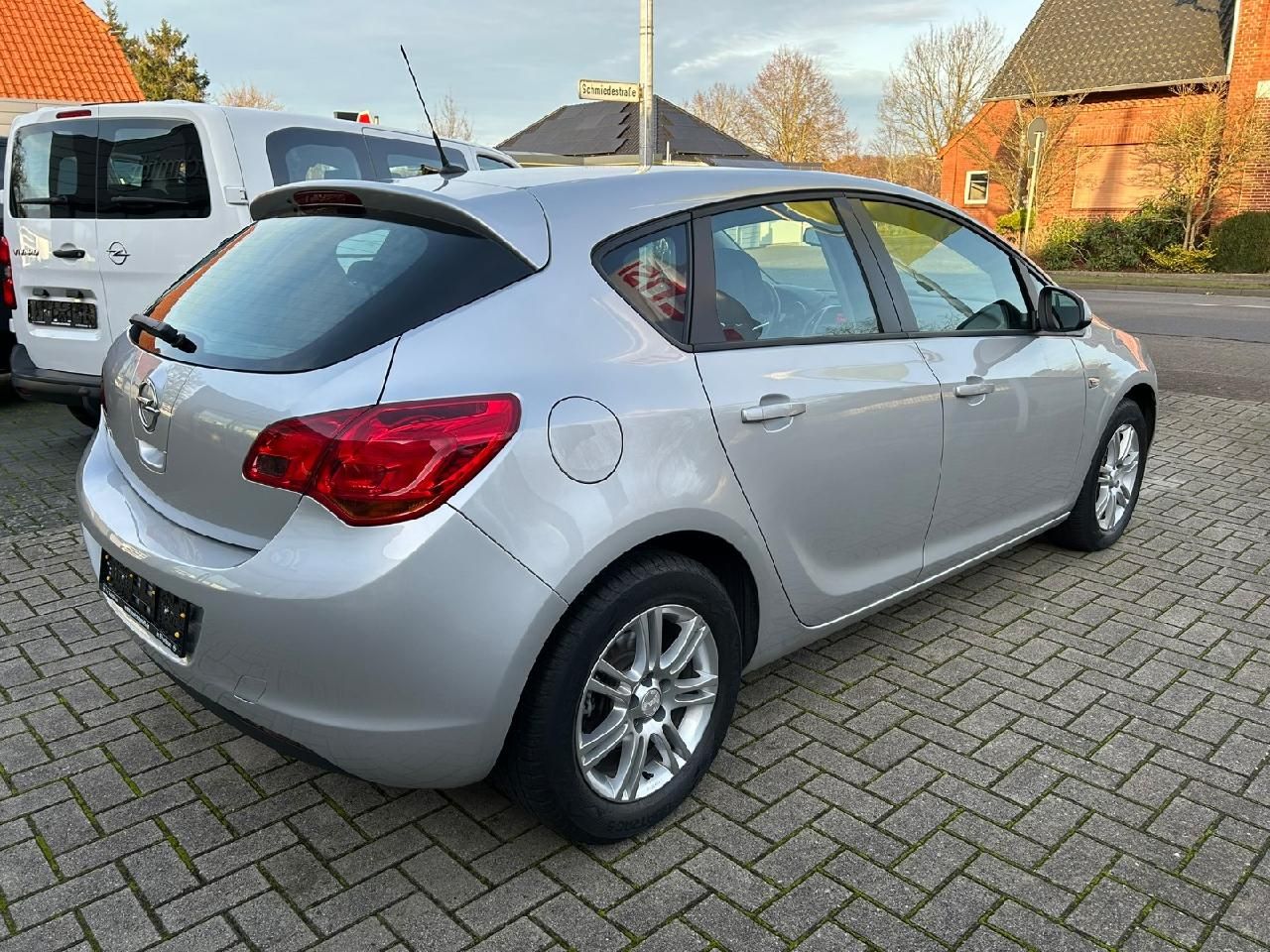 Fahrzeugabbildung Opel Astra J 1,6 Enjoy