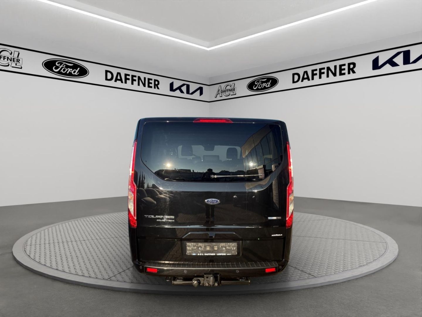 Fahrzeugabbildung Ford Tourneo Custom Kombi 320 L1 Titanium X Kamera AH