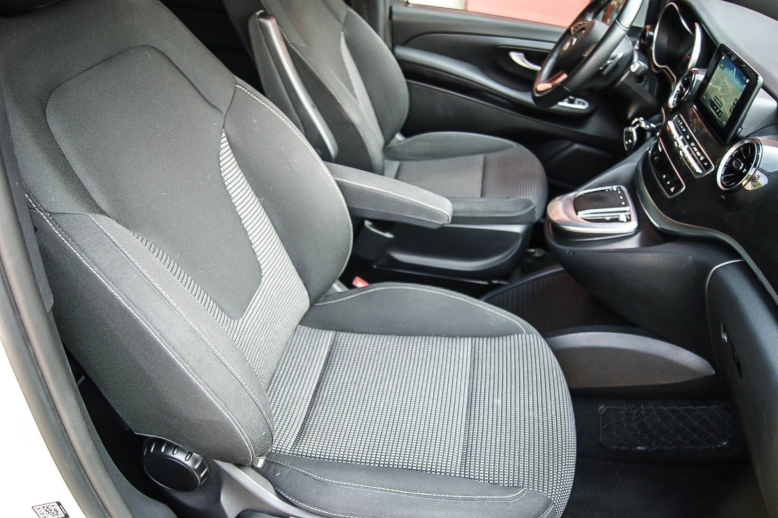 Fahrzeugabbildung Mercedes-Benz V 250 d EDITION lang MBUX 7-SITZE IQ-LED KAMERA