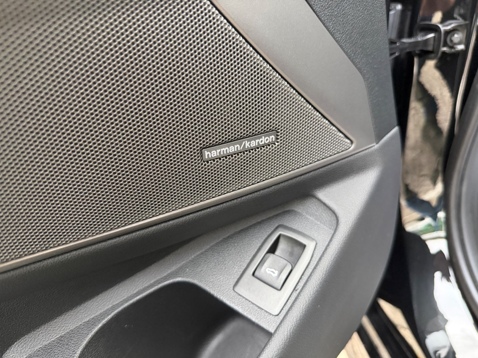 Fahrzeugabbildung BMW 330d xDrive Touring M SPORT PRO PANO STANDH. AHK