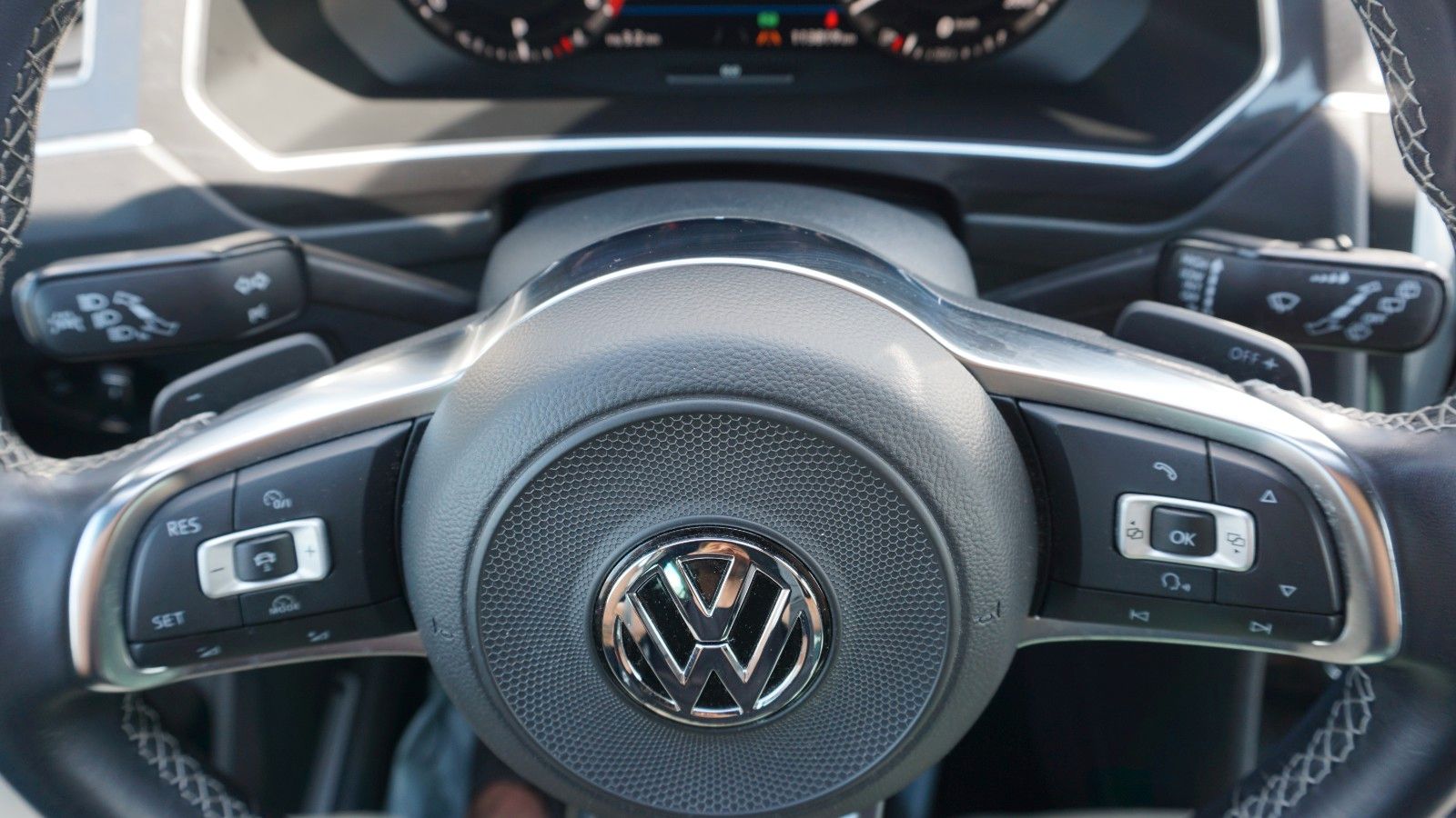 Fahrzeugabbildung Volkswagen Tiguan 4M R-Line Navi,LED,ACC,DCC,Kamera,Head Up