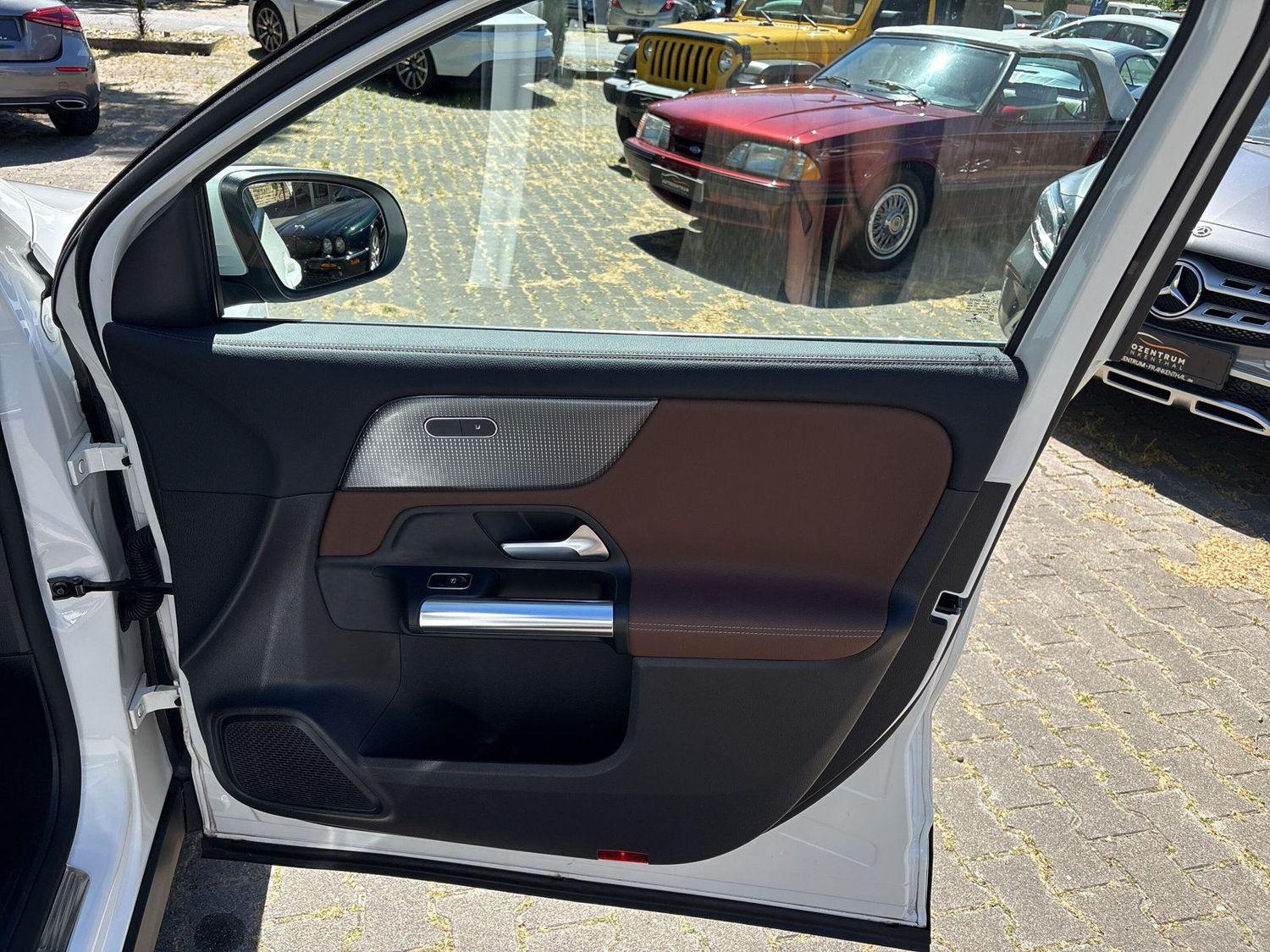 Mercedes-Benz GLA 8Fach PANO AHK ACC, миниатюра 21
