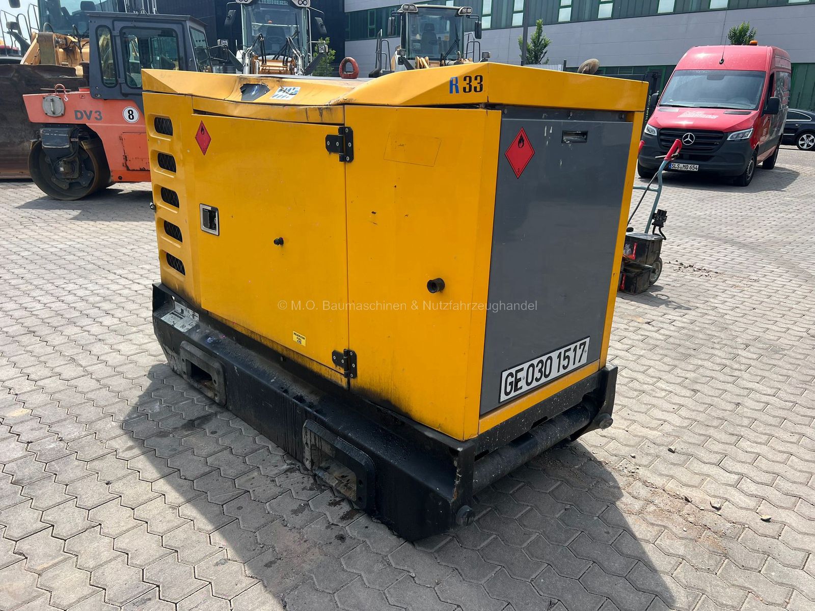 Fahrzeugabbildung Andere SDMO Stromgenerator  R 33 C 3 /30 KVA