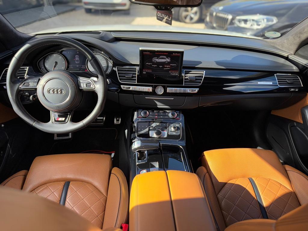 Audi S8