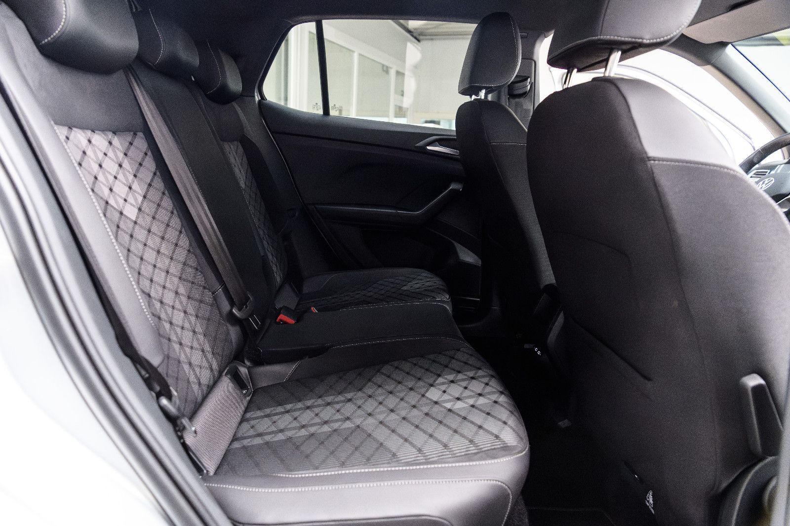 Fahrzeugabbildung Volkswagen T-Cross R-Line 1.5 TSI DSG IQ-LED+AHK+KAMERA+ACC