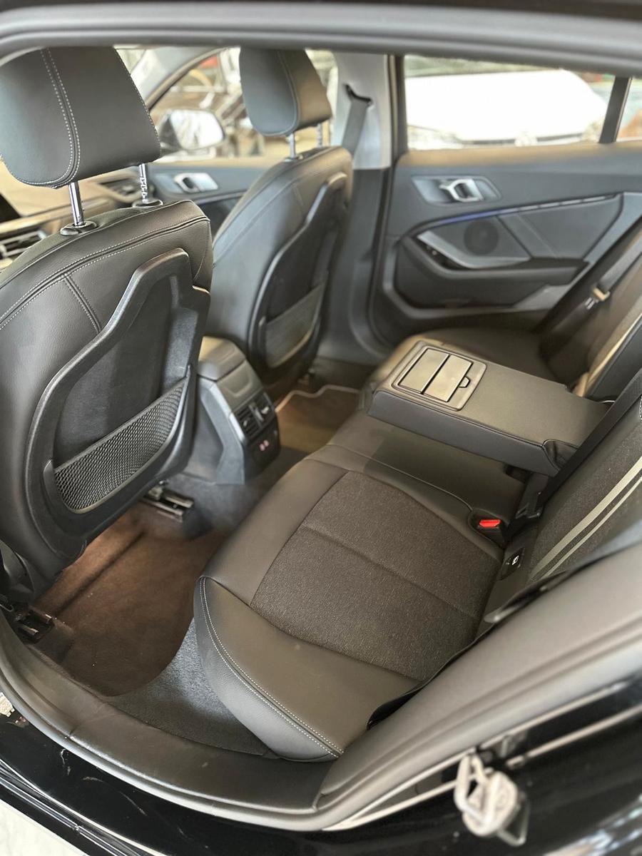 BMW 118i 1 Limousine Navi HeadUp Sport Line 8fach
