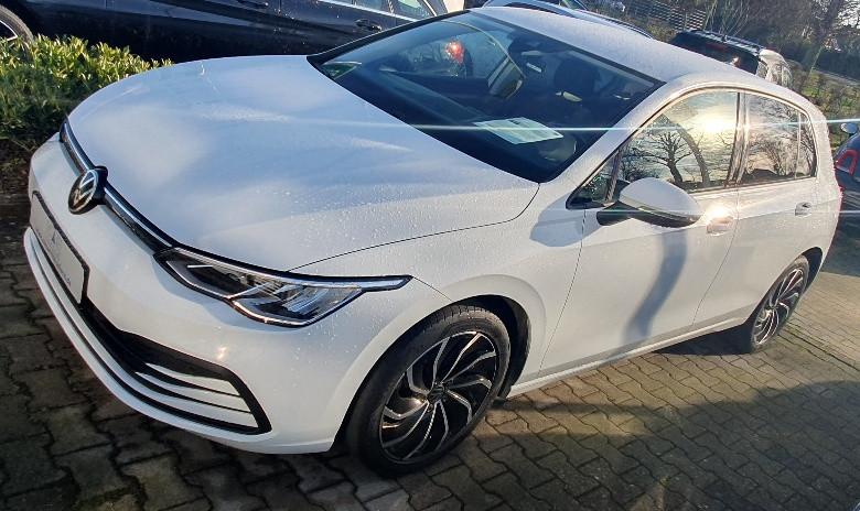 Volkswagen Golf VIII Lim. Life Ambilight Navi SH ALU AHK