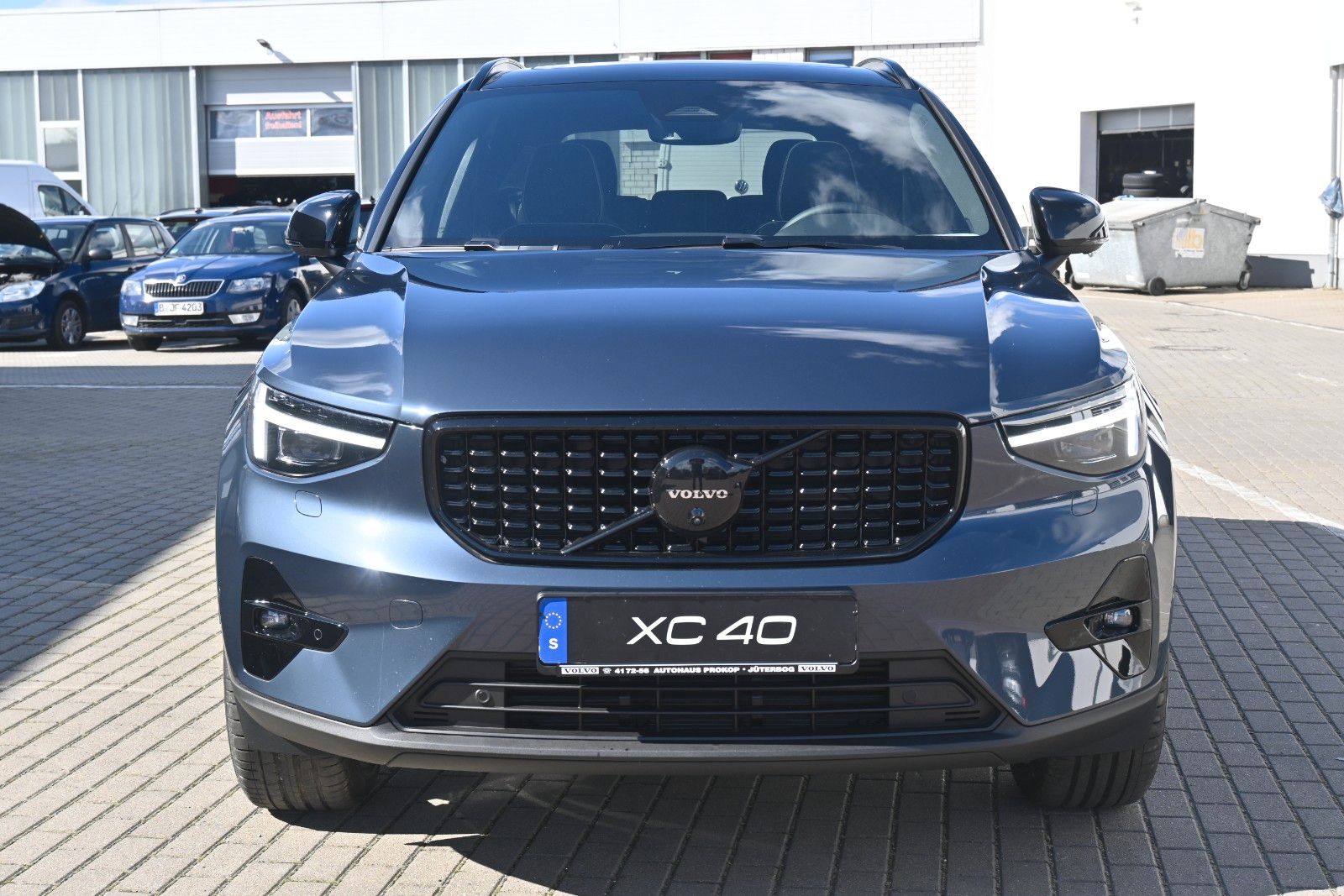Fahrzeugabbildung Volvo XC40 B4 DKG Ultra Black Edition*360°*PANO*ACC
