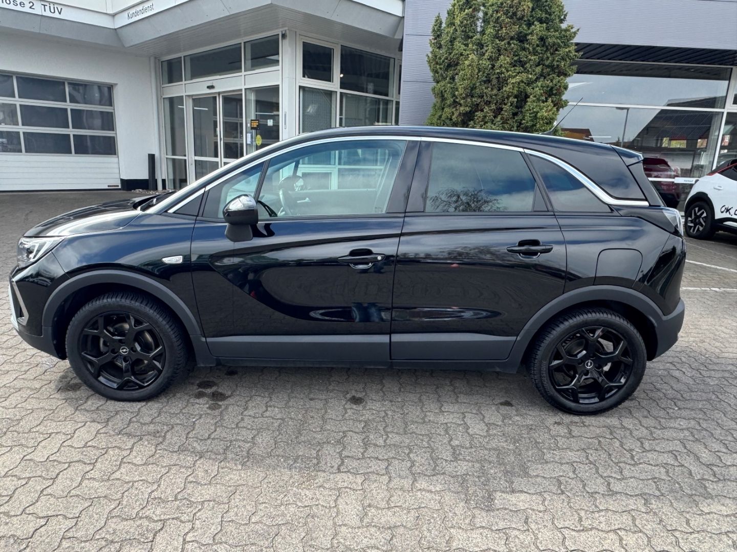 Fahrzeugabbildung Opel Crossland Elegance 1.2 Turbo mit AHK