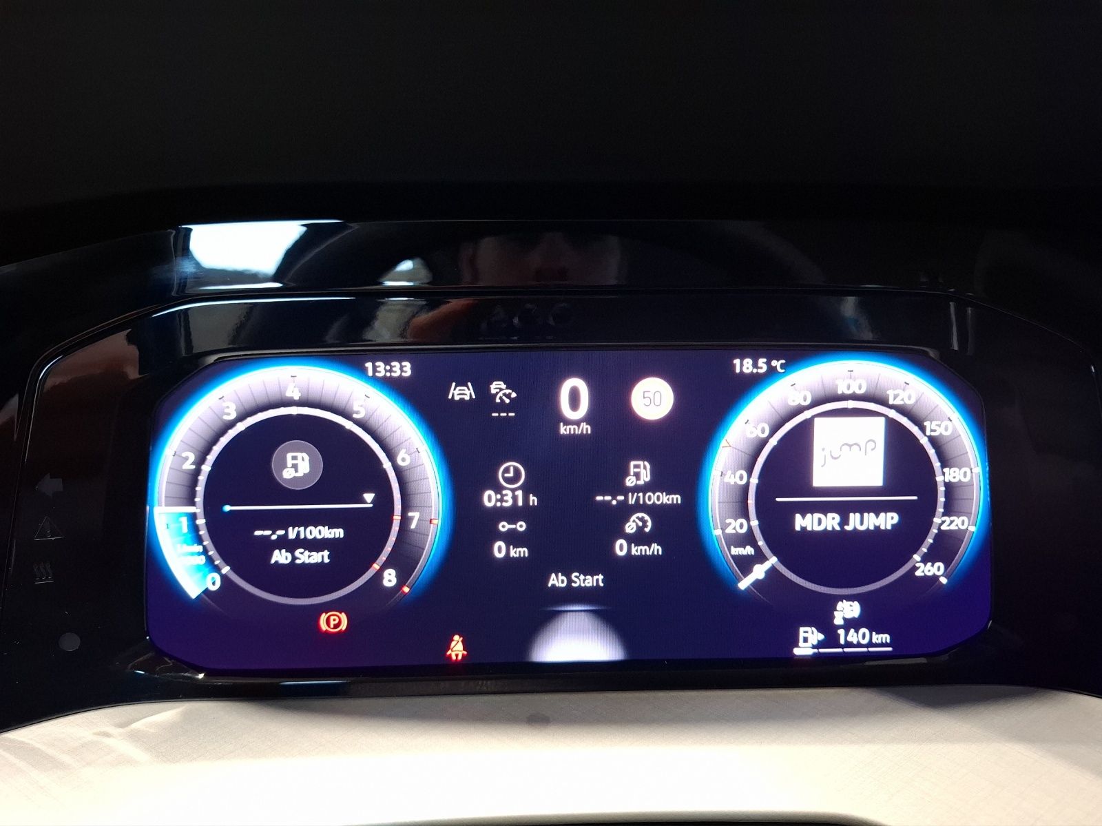 Fahrzeugabbildung Volkswagen Golf VIII Variant TSI Life Standhzg. LED Navi HU