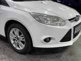Ford Focus 1,6i Lim. Ambiente*Klima*beh.WSS*AHK*Alu - Ford Focus: Ambiente