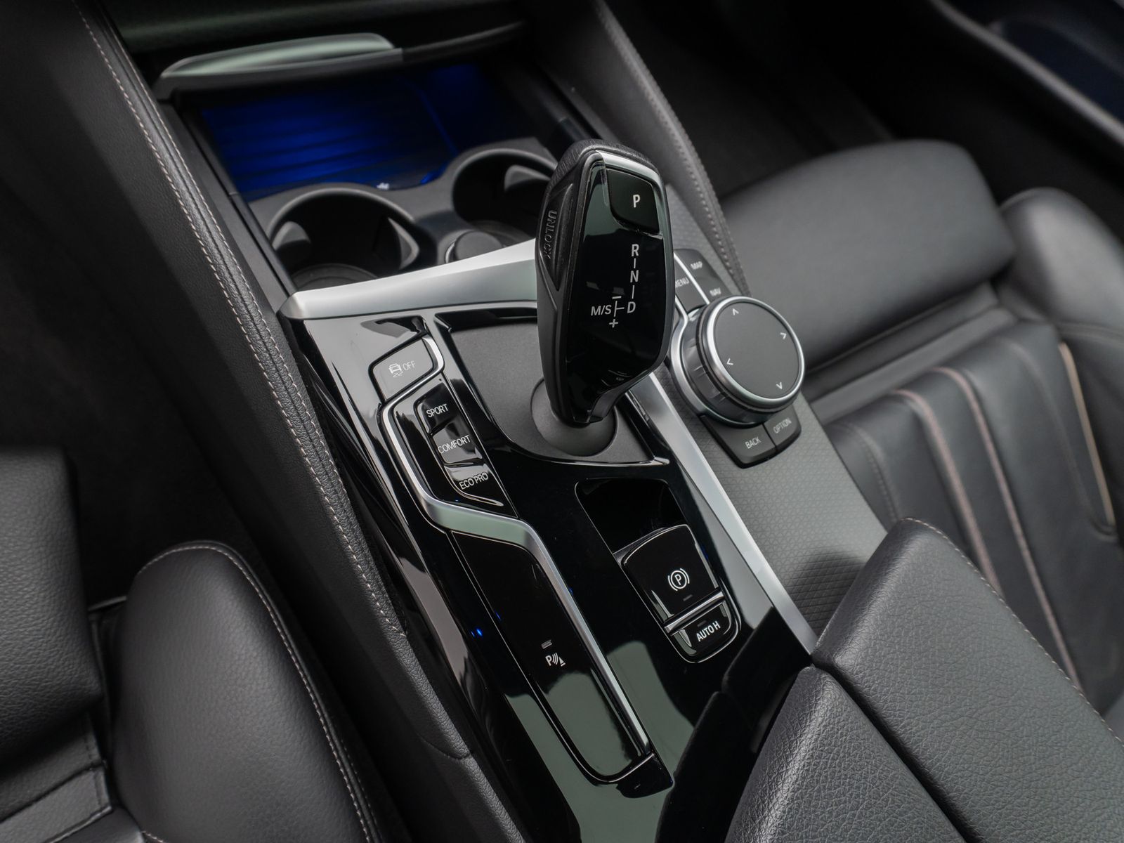 Fahrzeugabbildung BMW 520d xD M Sport Panorama Kamera DAB H/K Alarm