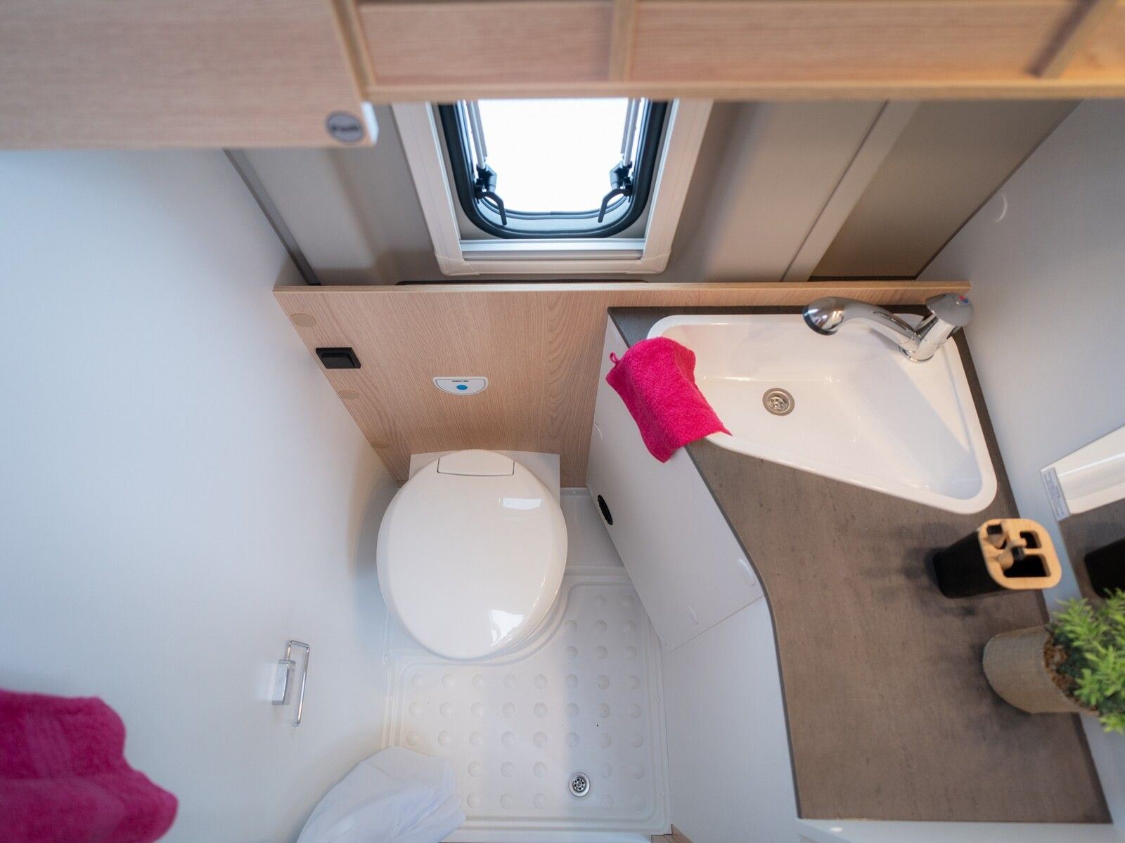 Fahrzeugabbildung Sunlight Cliff 640 Markise, Performance Grey, Vorb. Solar