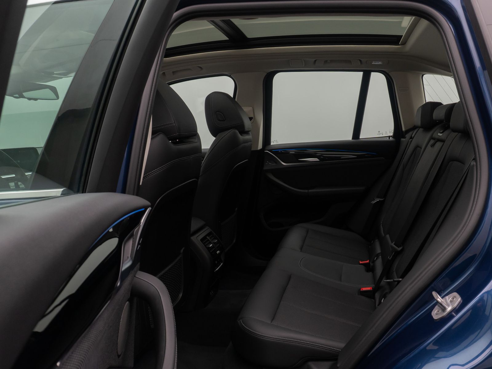 Fahrzeugabbildung BMW X3 xD30e xLine DAB Kamera AHK Alarm Panorama H/K