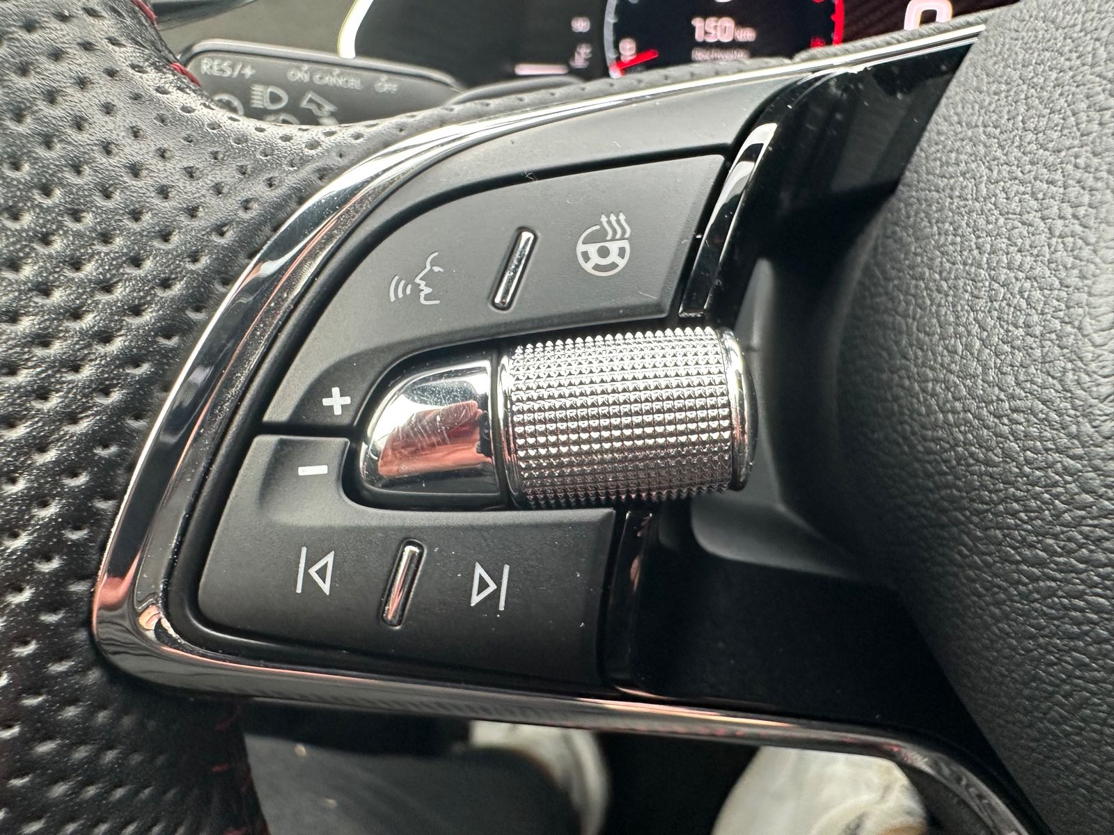 Fahrzeugabbildung SKODA Octavia Combi 2.0 TDI DSG 4x4 RS NAV+LED+PANO