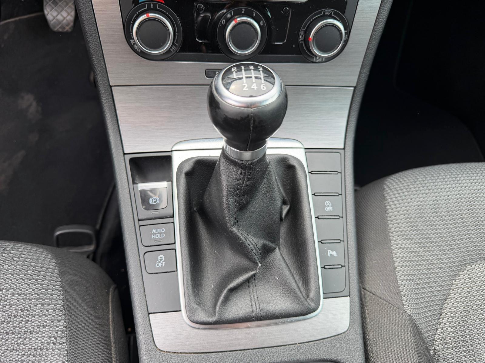 Volkswagen Passat 2011 — photo 7