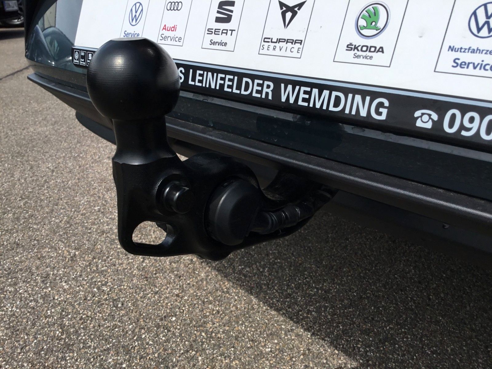 Fahrzeugabbildung SEAT Leon 1.5 eTSI Style DSG Sportstourer+LED+ACC+AHK
