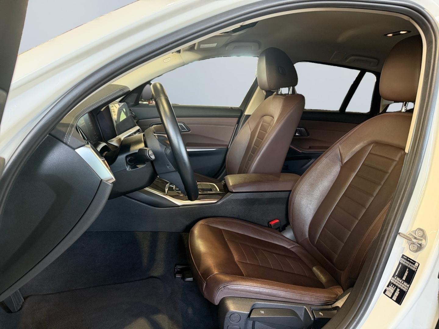 BMW 318 i Touring Luxury Line*AUTOMATIK*LED*PDC*KAME