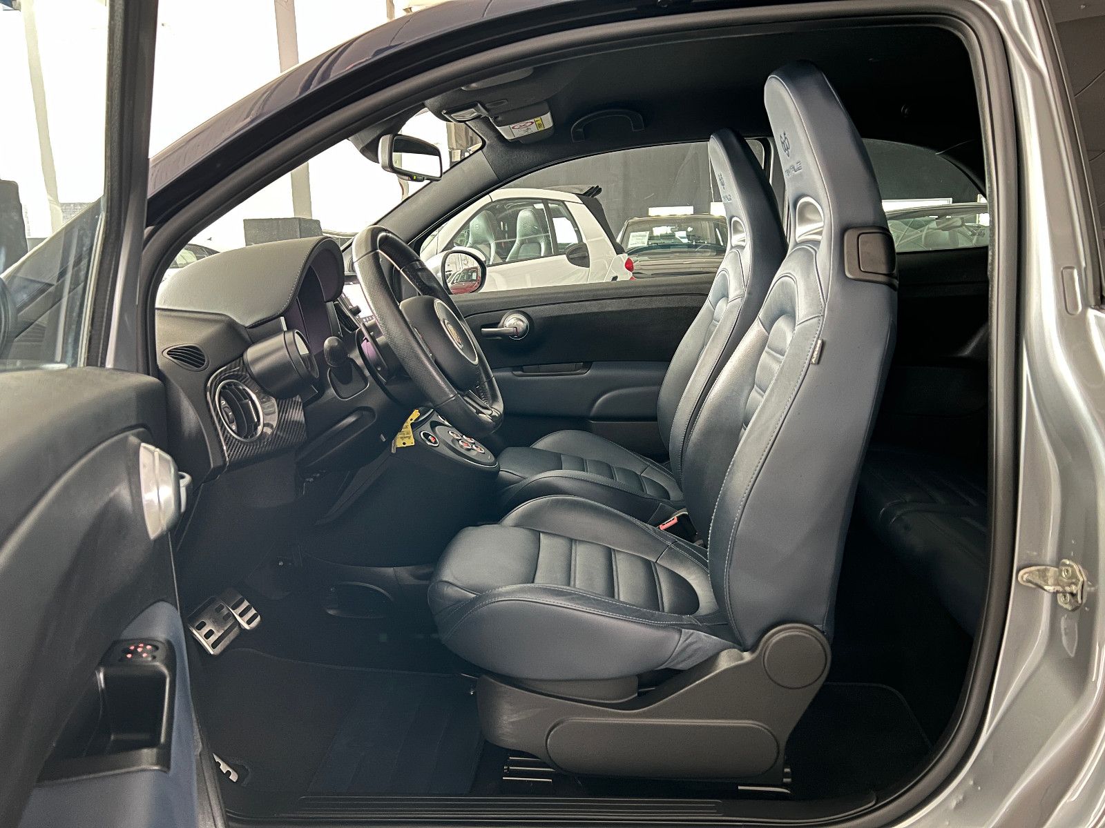 Fahrzeugabbildung Abarth Abarth 695 Rivale 175th Anniversary CARBON AKRAP