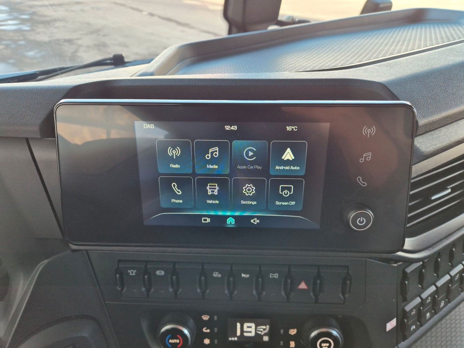 Fahrzeugabbildung Iveco AD200X46/P HR OFF Palfinger PK 12.501 Funk AHK