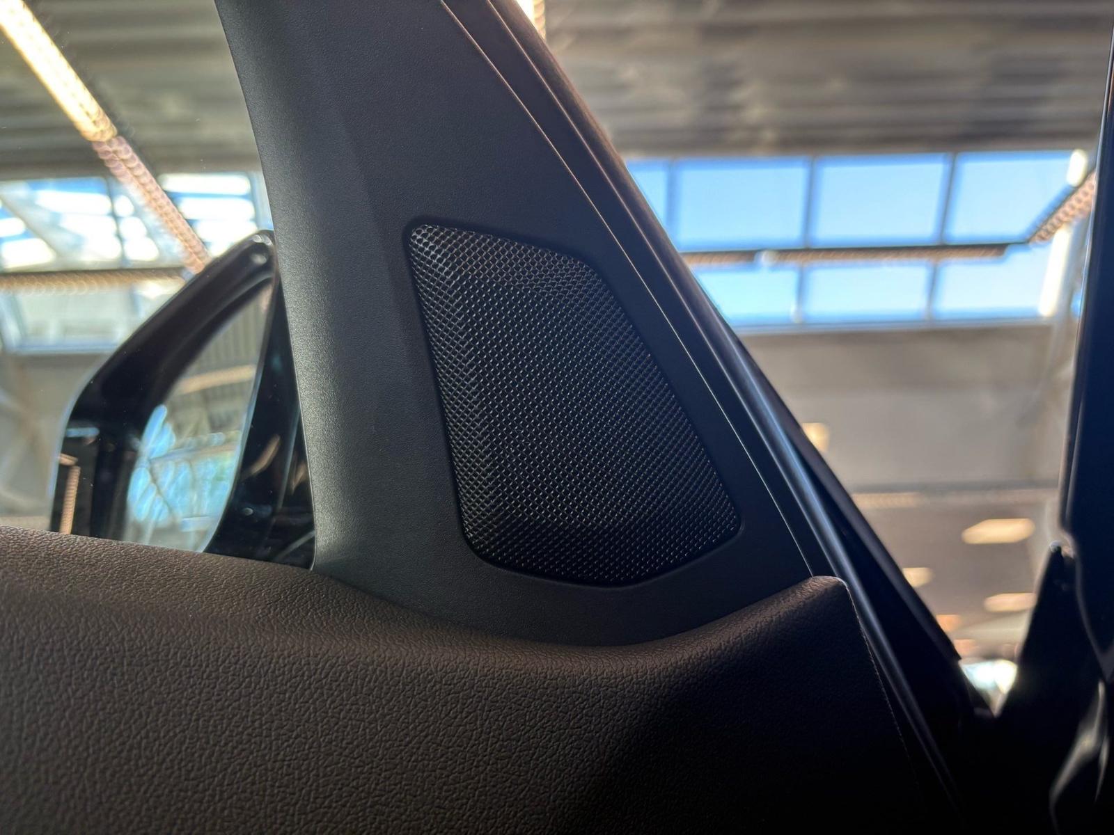 BMW 330e Sport Line DA Prof Laser PA HuD Pano HiFi