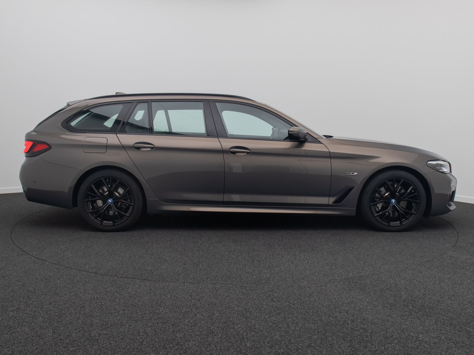 Fahrzeugabbildung BMW 530e xD M Sport H/K DAB HUD Individual 19Zoll