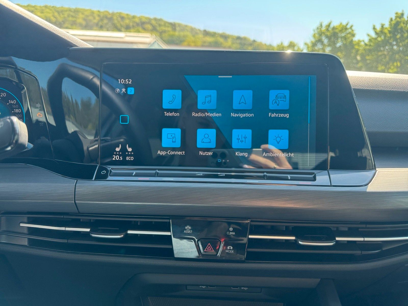 Golf Style Plug-In-Hybrid Navi Panoramadach