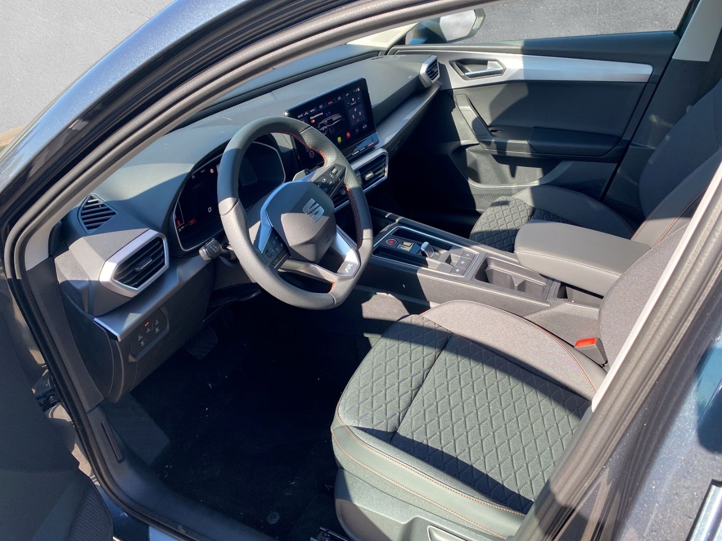 Fahrzeugabbildung SEAT Leon Sportstourer FR 2.0 TDI EU6d Navi Digitales