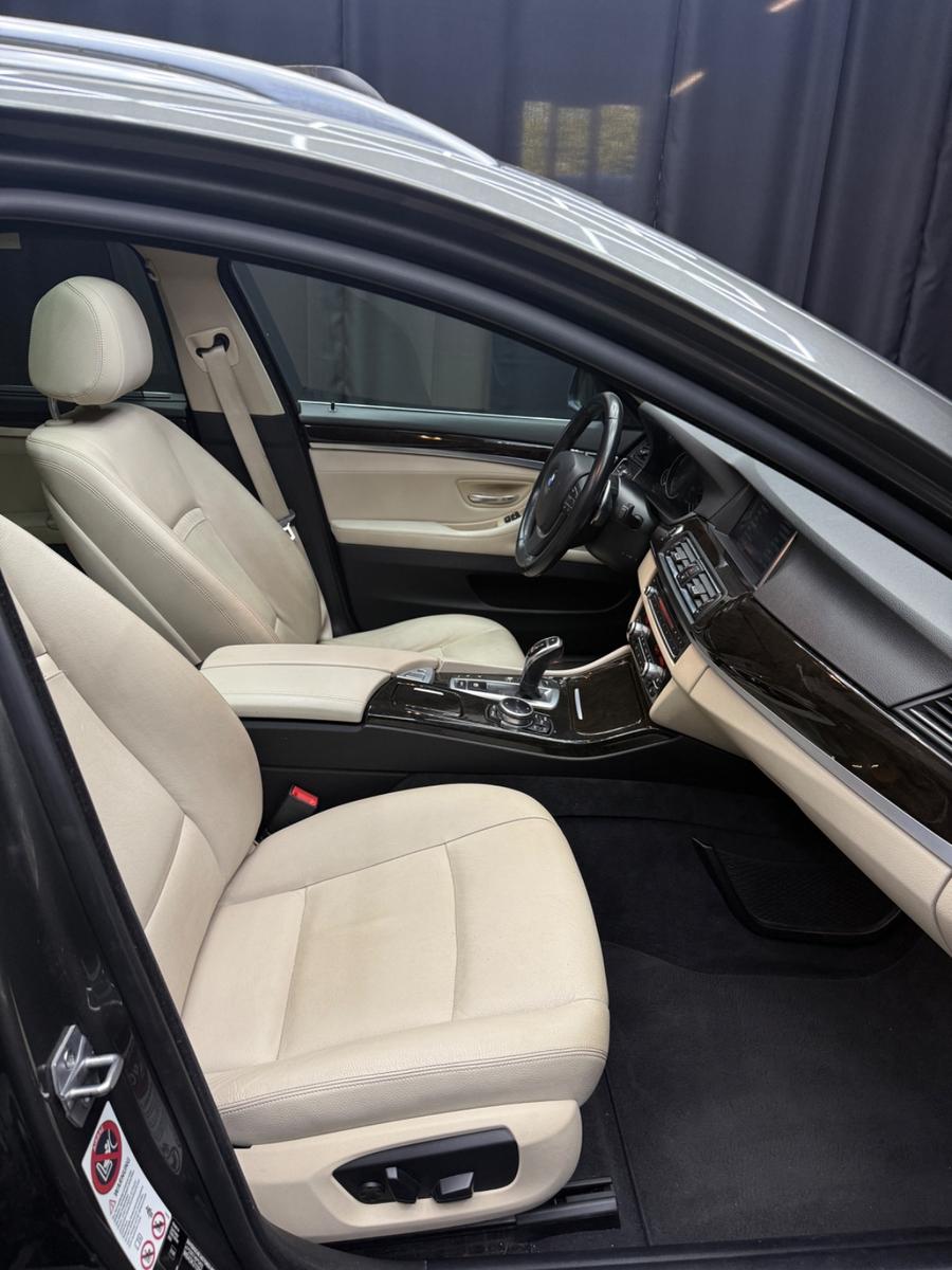 BMW 530D XDRIVE 258ch - TOIT PANORAMIQUE - CUIR DAKOTA - SIÈGES CHAUFFANTS - GPS PROFESSIONAL - SUSPENSION PNEUMATIQUE