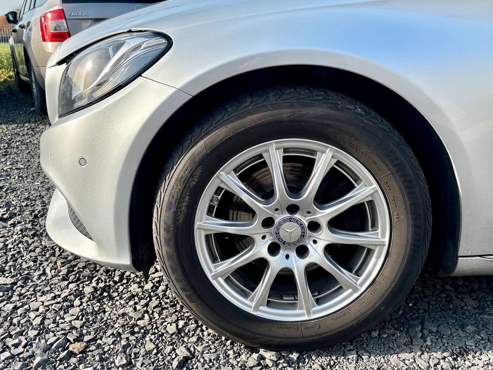 Fahrzeugabbildung Mercedes-Benz C 200 T AVANTGARDE Navi Leder SPORTSITZE PDC 2HD